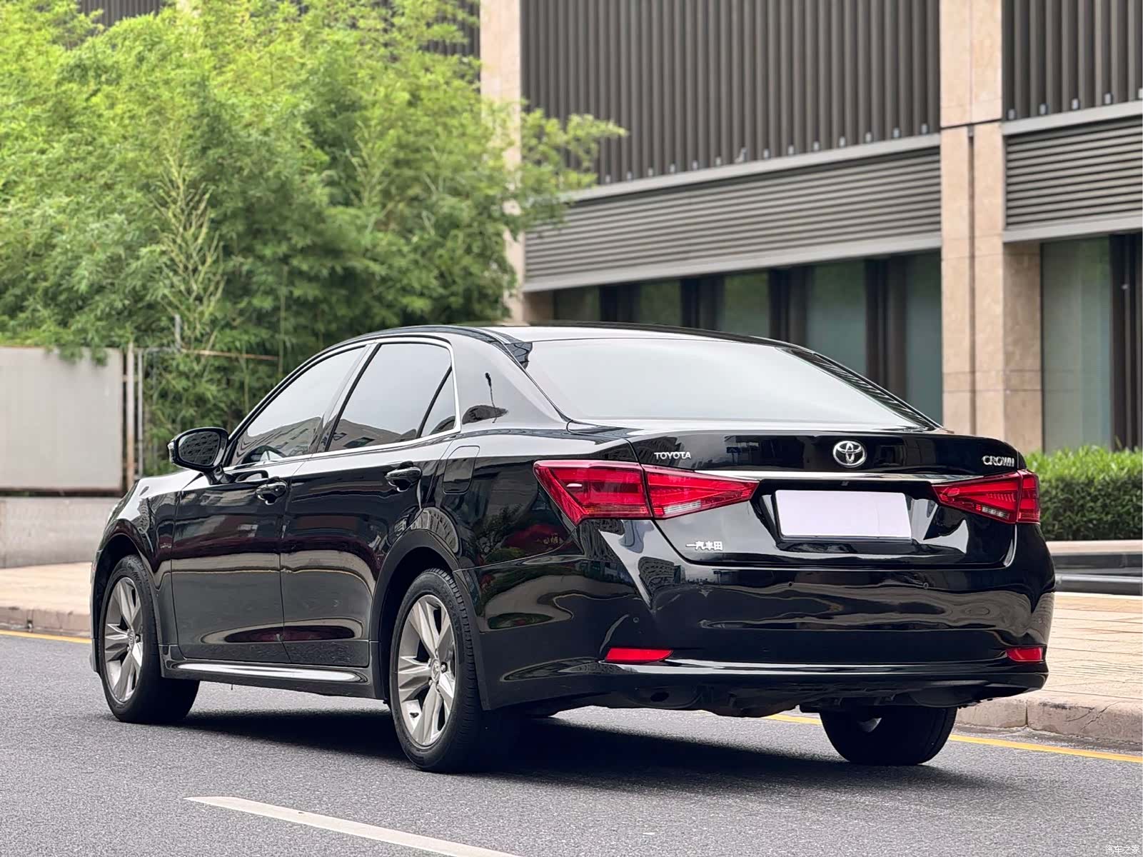 Toyota Crown, 2017 4