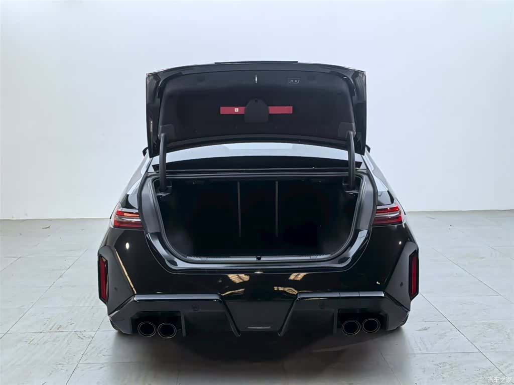 BMW M5, 2025 6