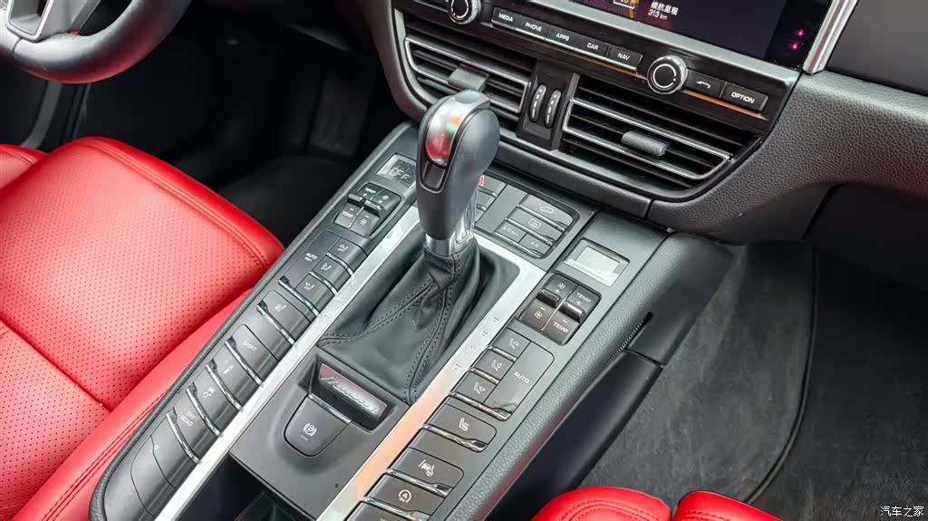Porsche Macan, 2021 12