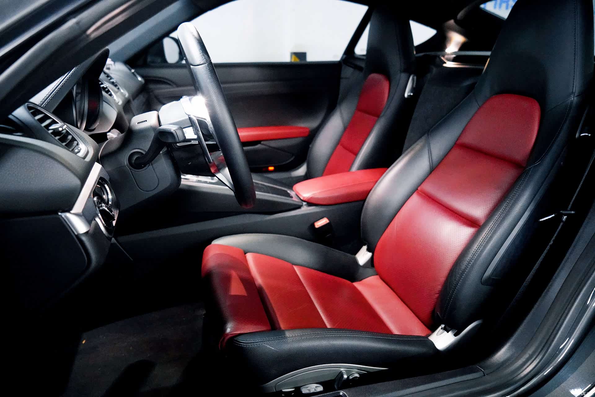 Porsche Cayman, 2019 все фото
