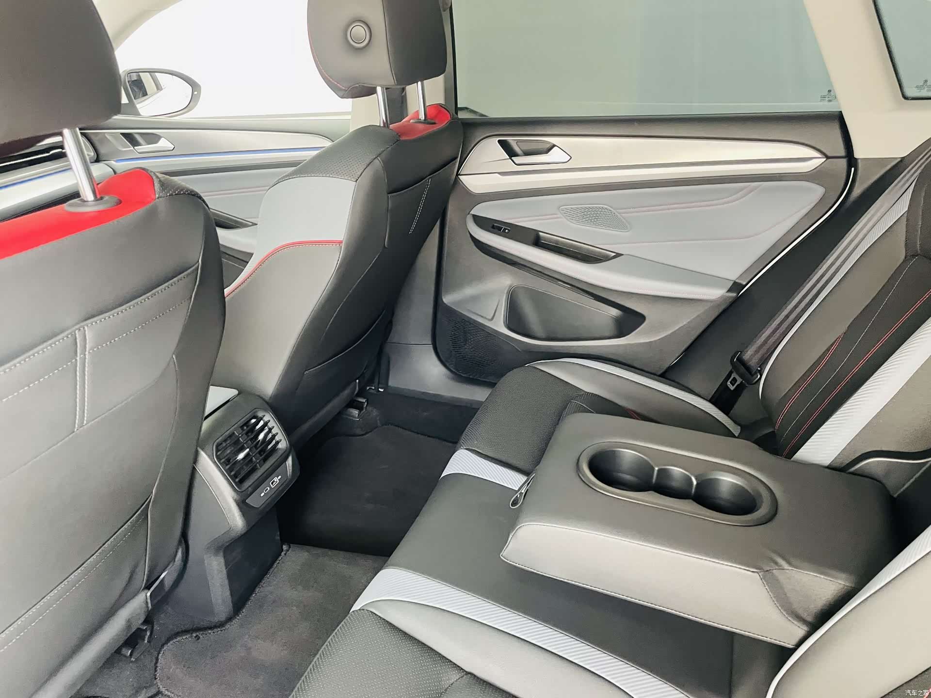 Volkswagen Lamando, 2024 11