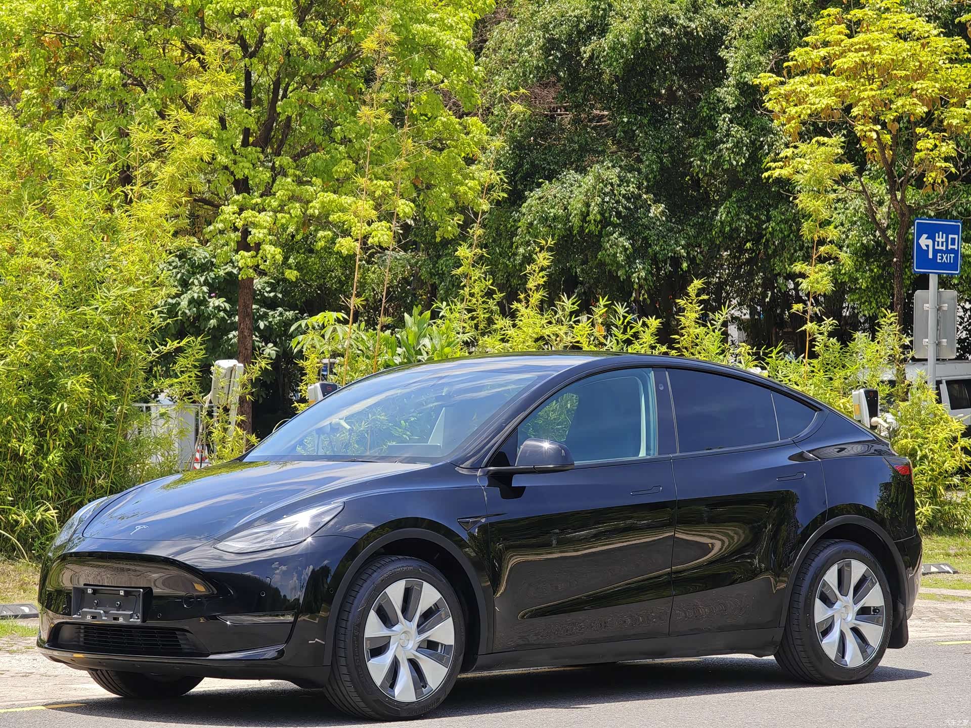 Tesla Model Y, 2023 1