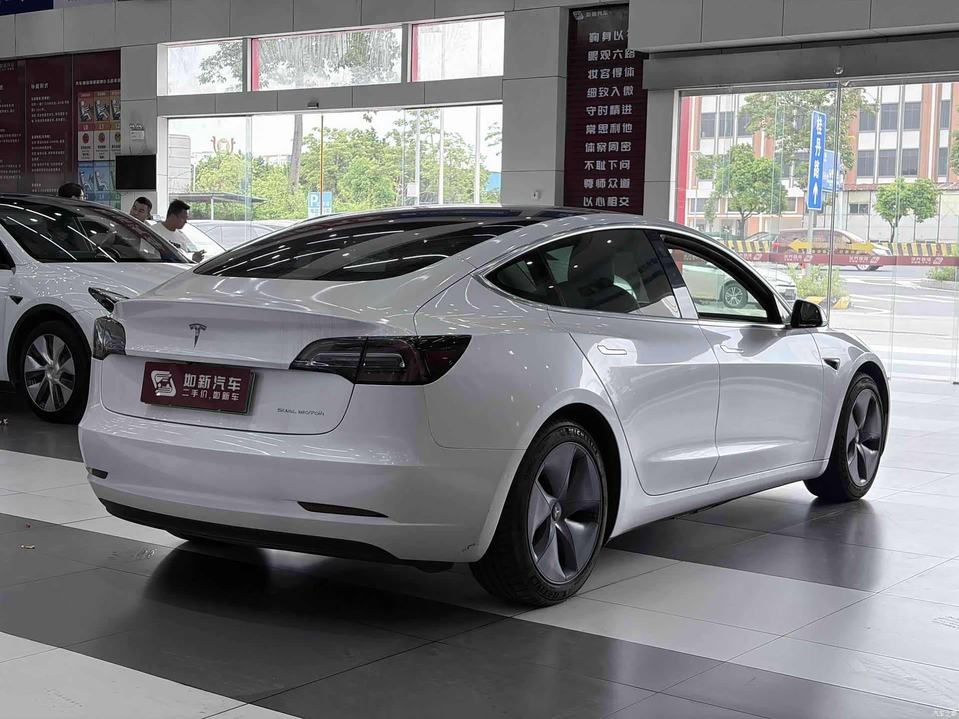 Tesla Model 3, 2019 все фото