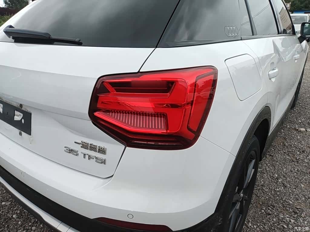 Audi Q2L, 2021 8