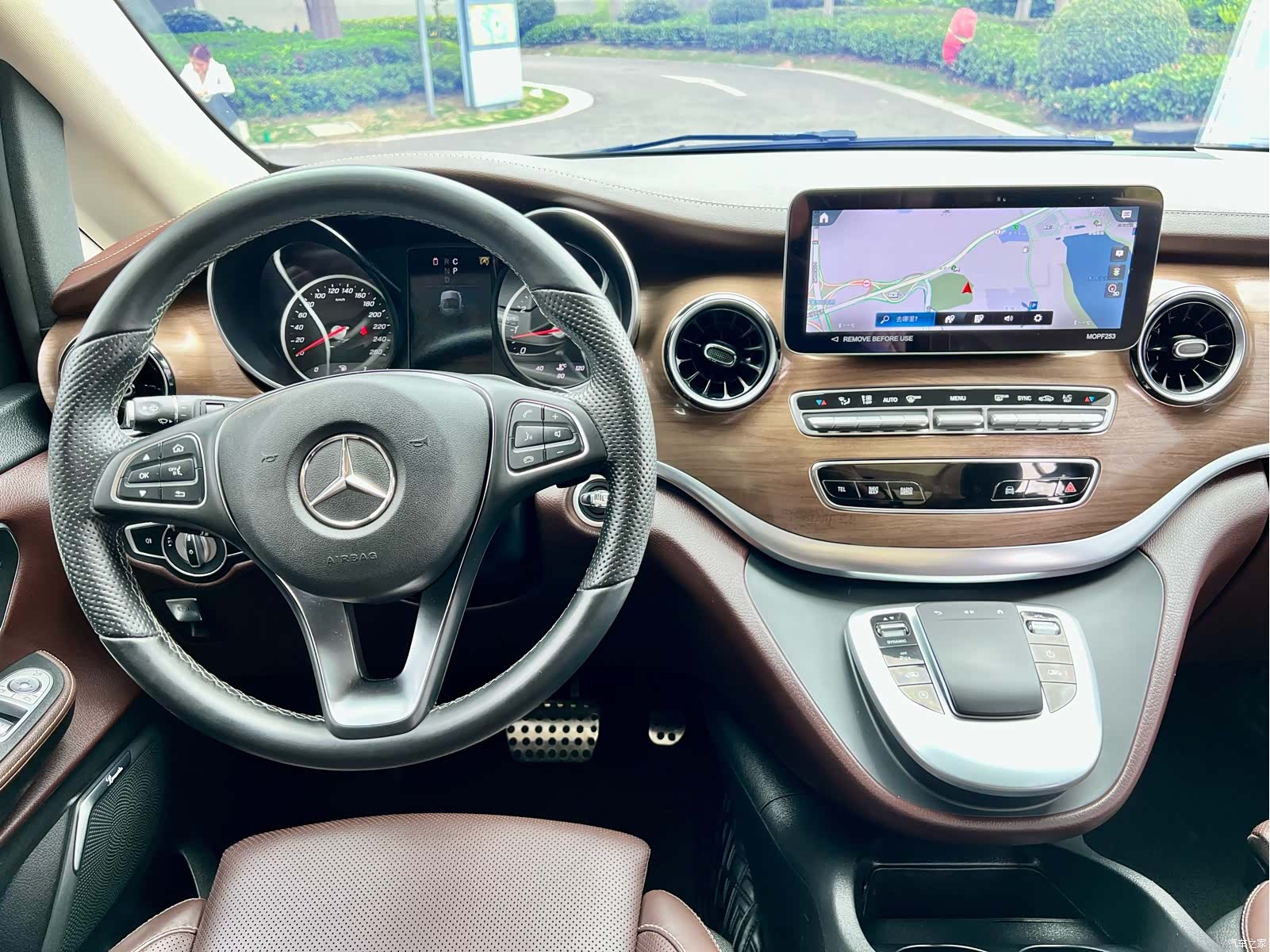 Mercedes-Benz V-Class, 2024 10