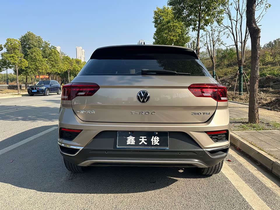 Volkswagen T-ROC exploring Songs
