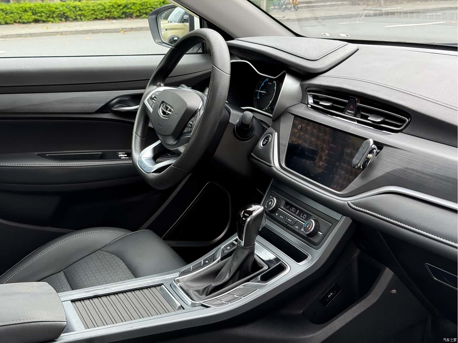 Geely Emgrand, 2021 15