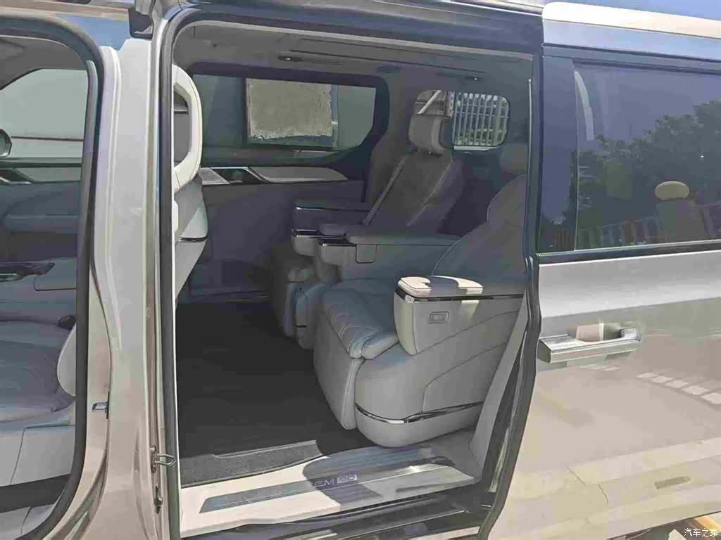 Volvo EM90, 2024 6