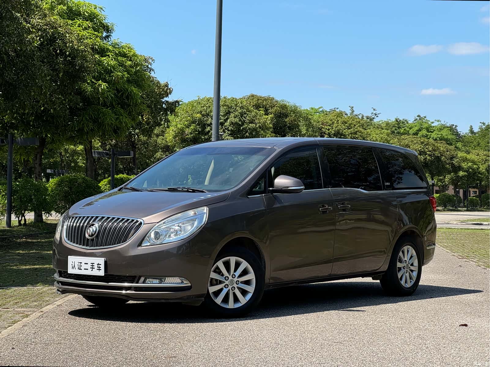 Buick GL8, 2016 1