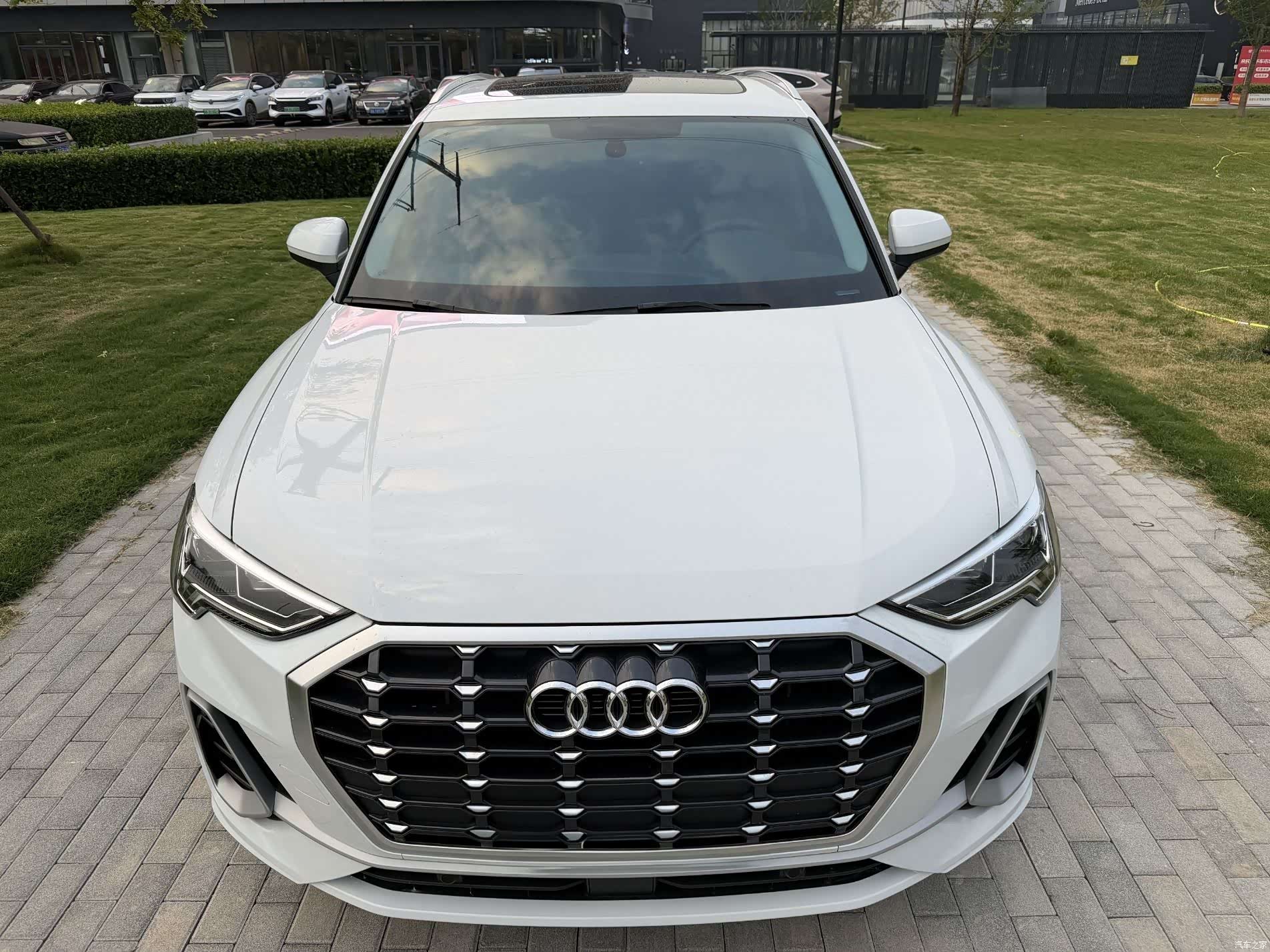 Audi Q3, 2023 1