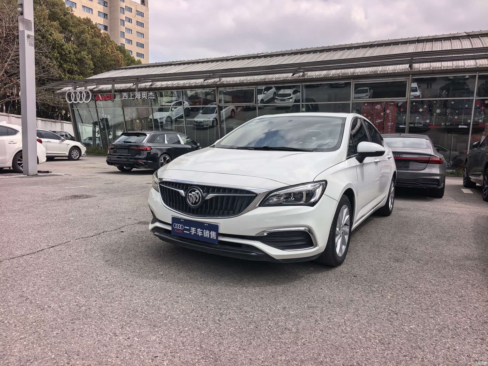 Buick Verano, 2019 1