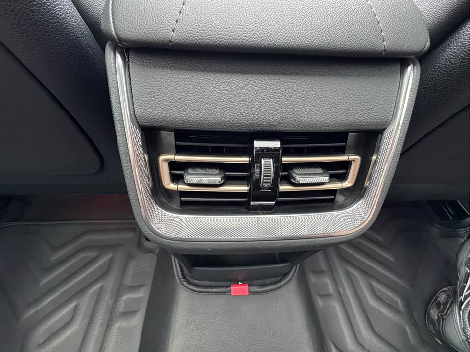 Hongqi H6