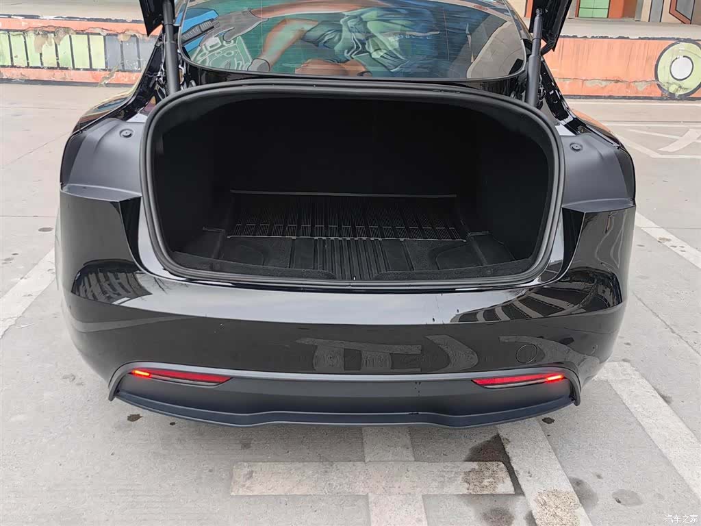 Tesla Model 3, 2024 13