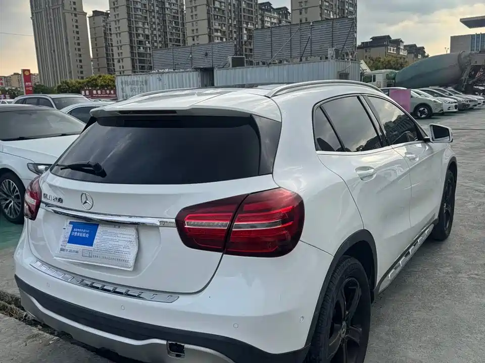 Mercedes-Benz GLA