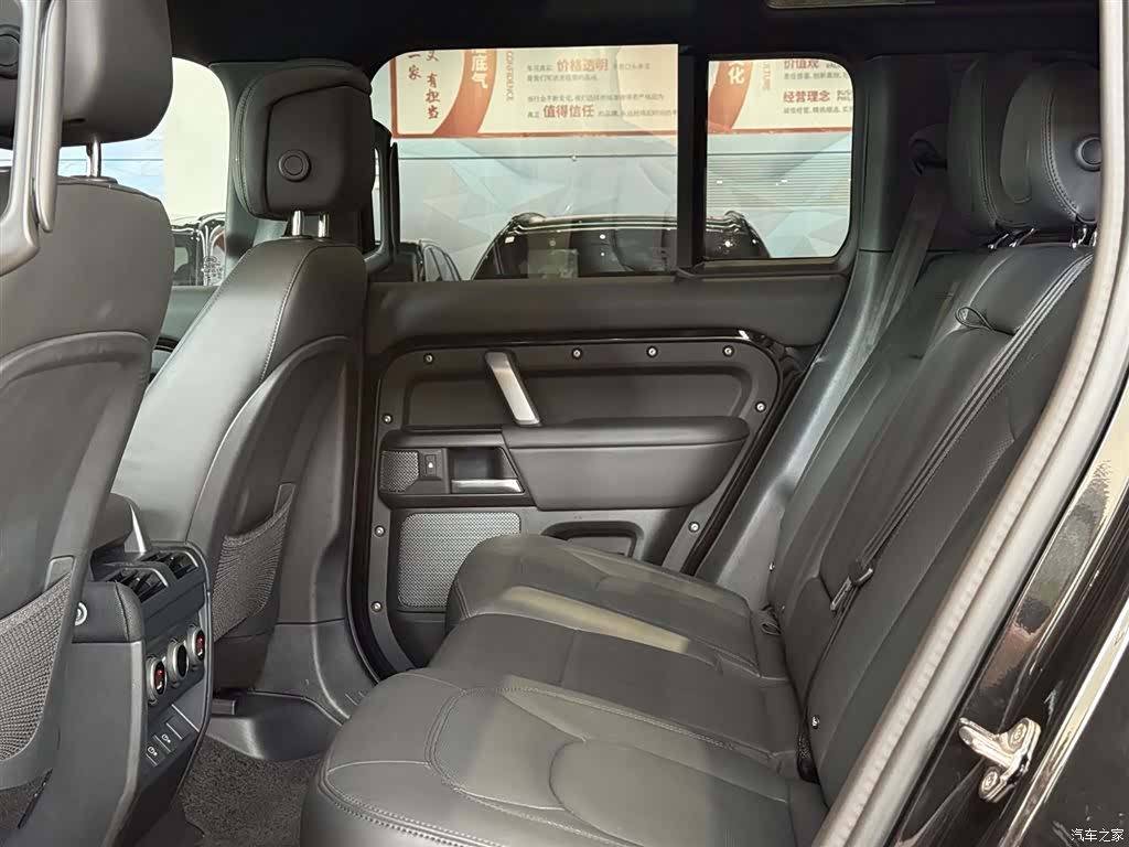 Land Rover Defender, 2024 11