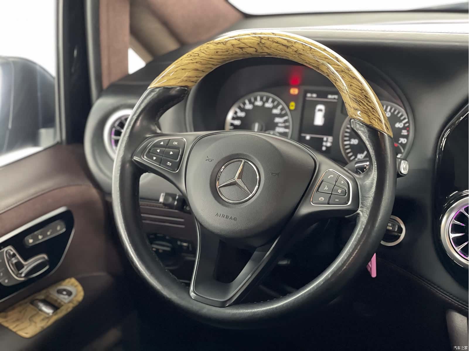Mercedes-Benz 7, 2019 17