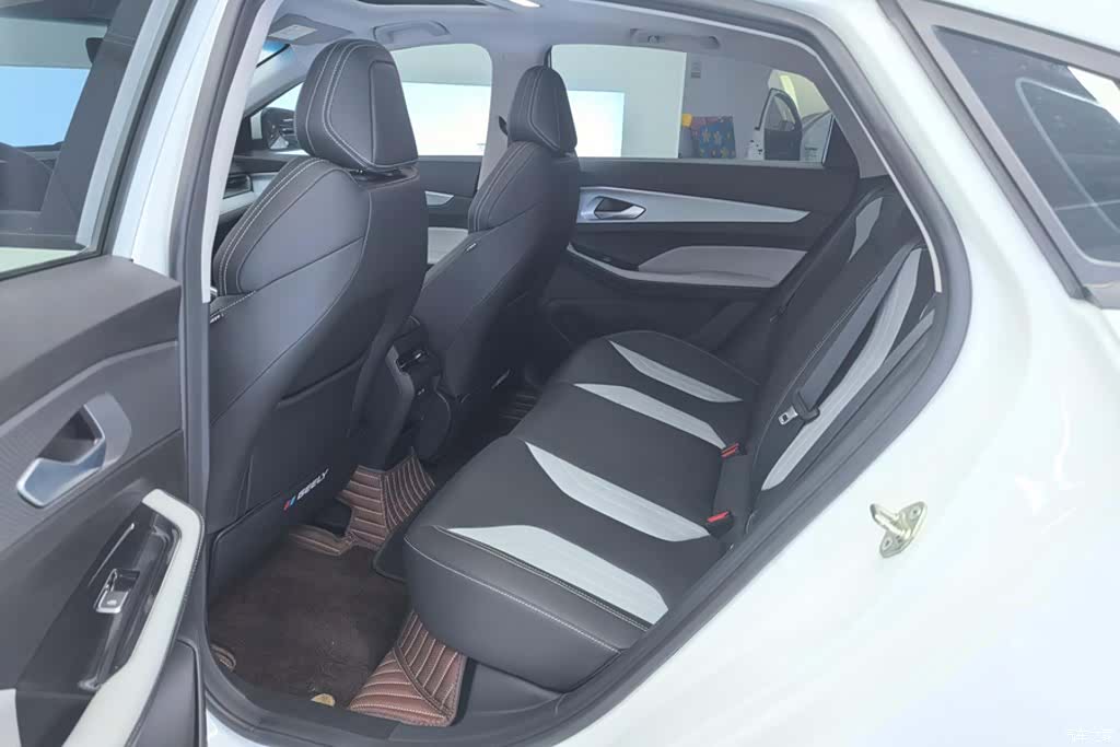 Geely Binray, 2023 11