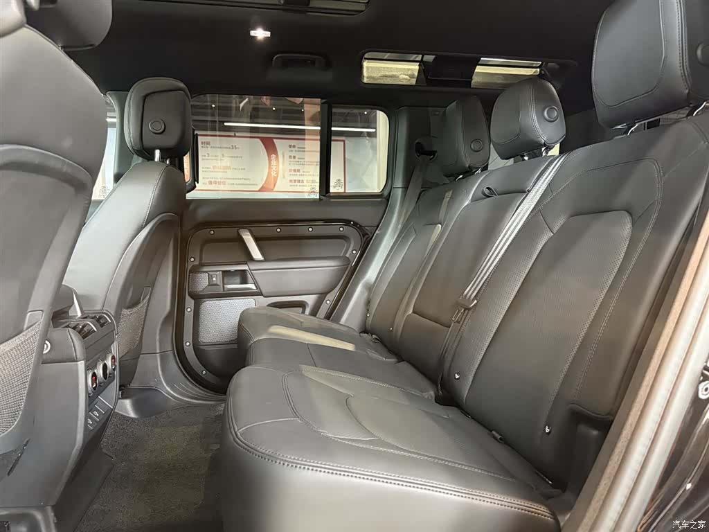 Land Rover Defender, 2024 12