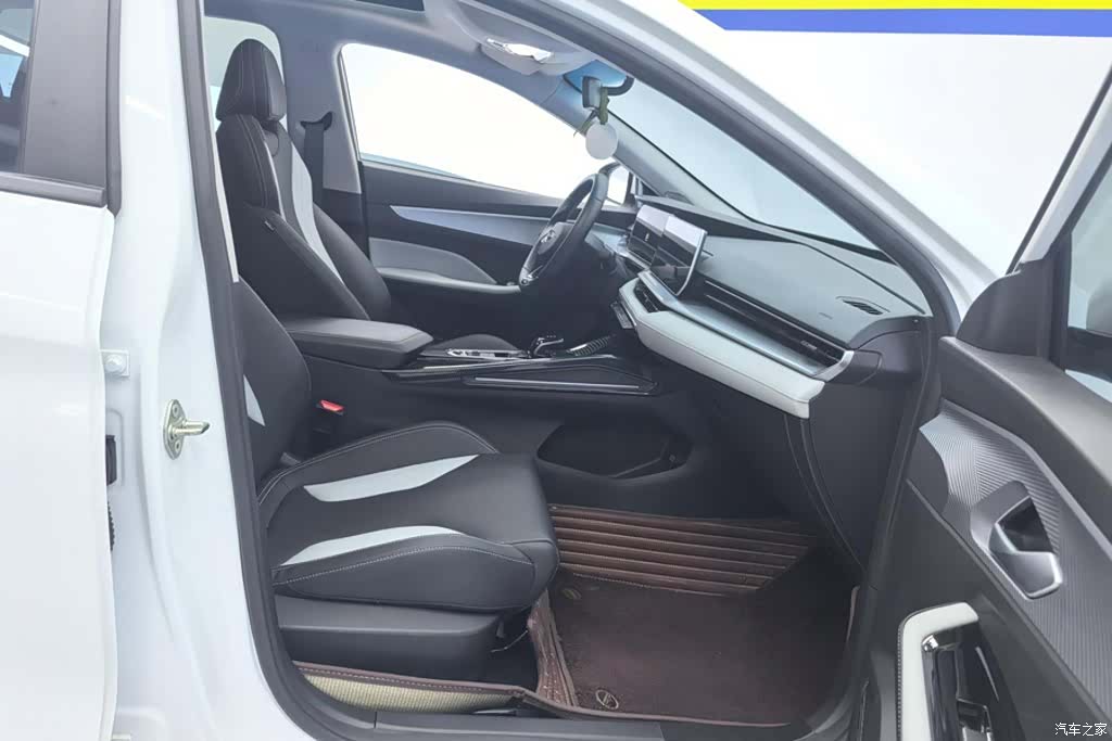 Geely Binray, 2023 8