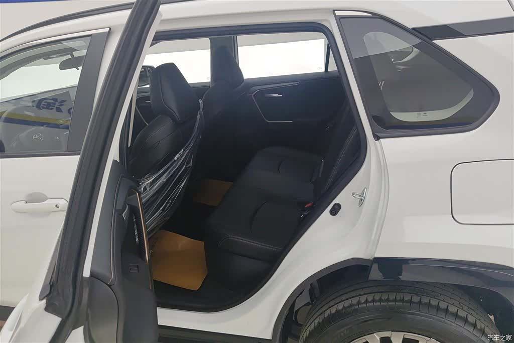 Toyota Wildlander, 2026 11