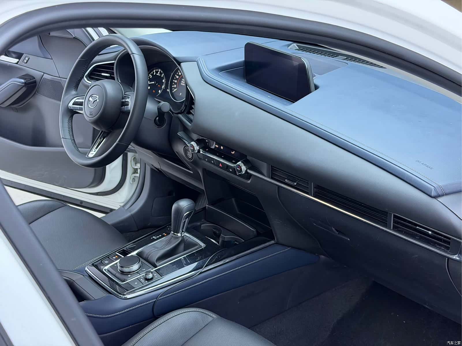 Mazda CX-30, 2023 9