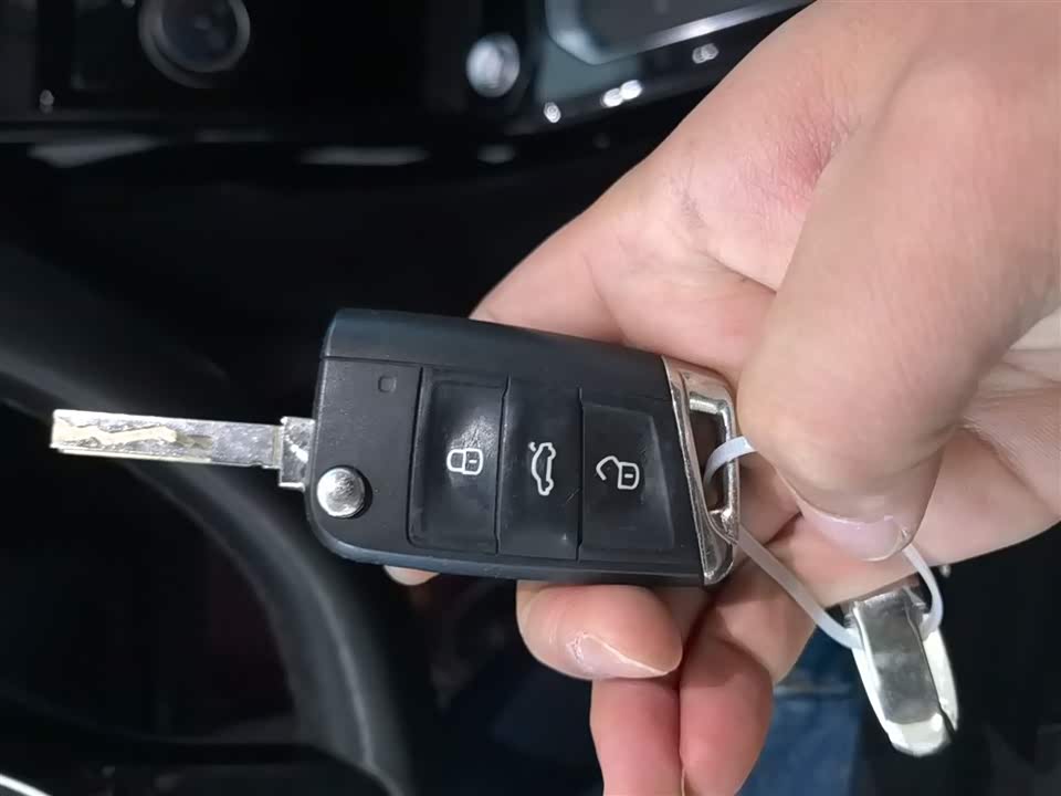 Volkswagen T-ROC exploring Songs