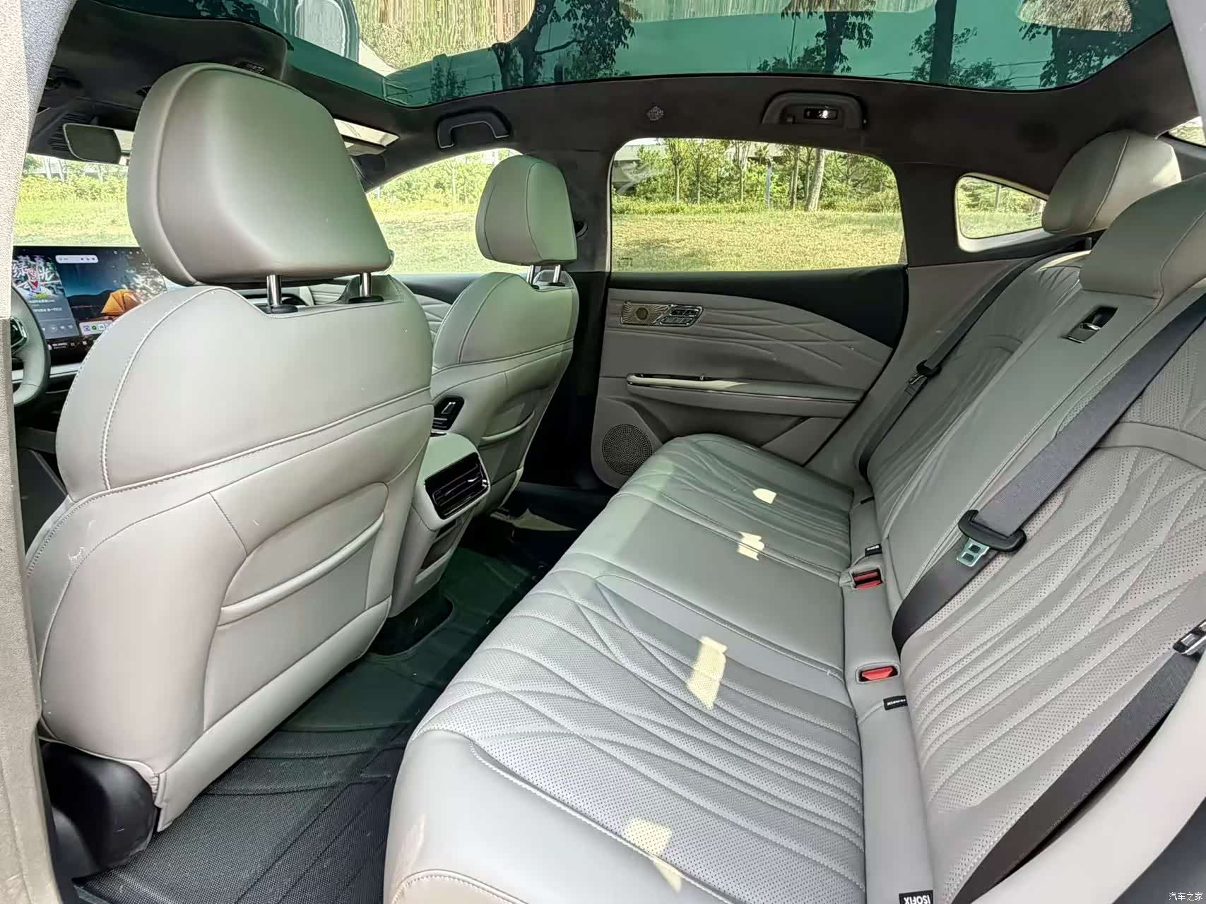 Geely 8, 2026 все фото