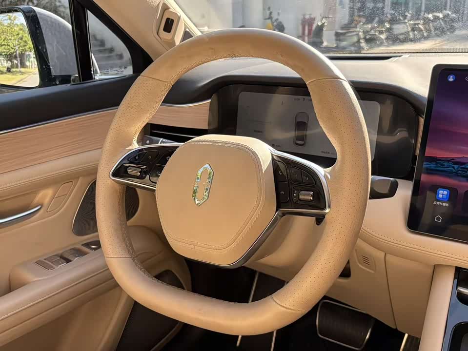 AITO Ask the world M5