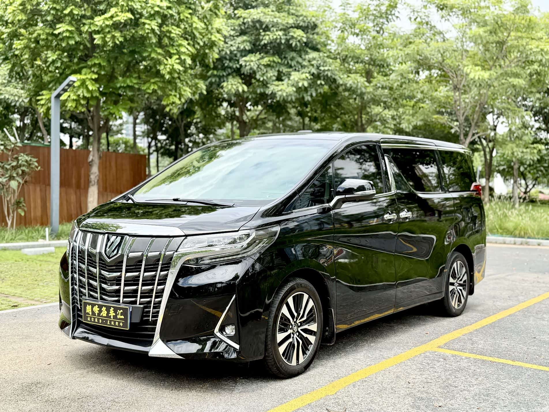 Toyota Alphard, 2018 1