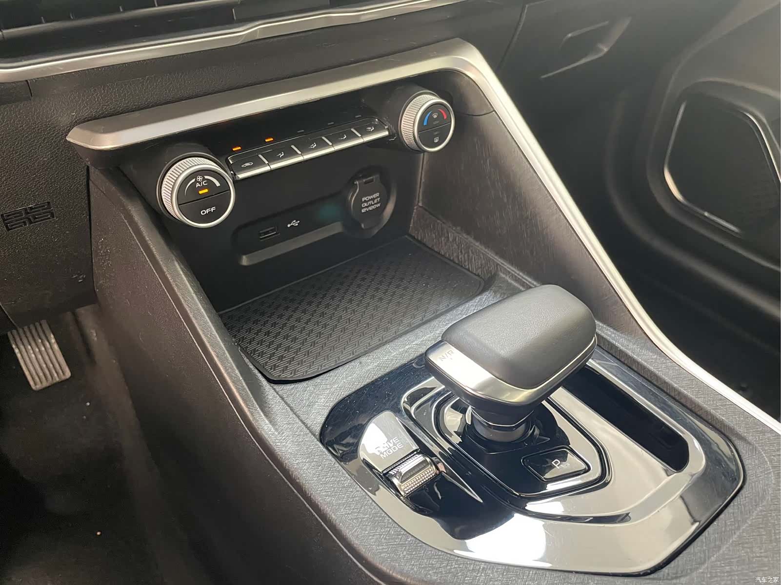 Geely Coolray, 2022 9