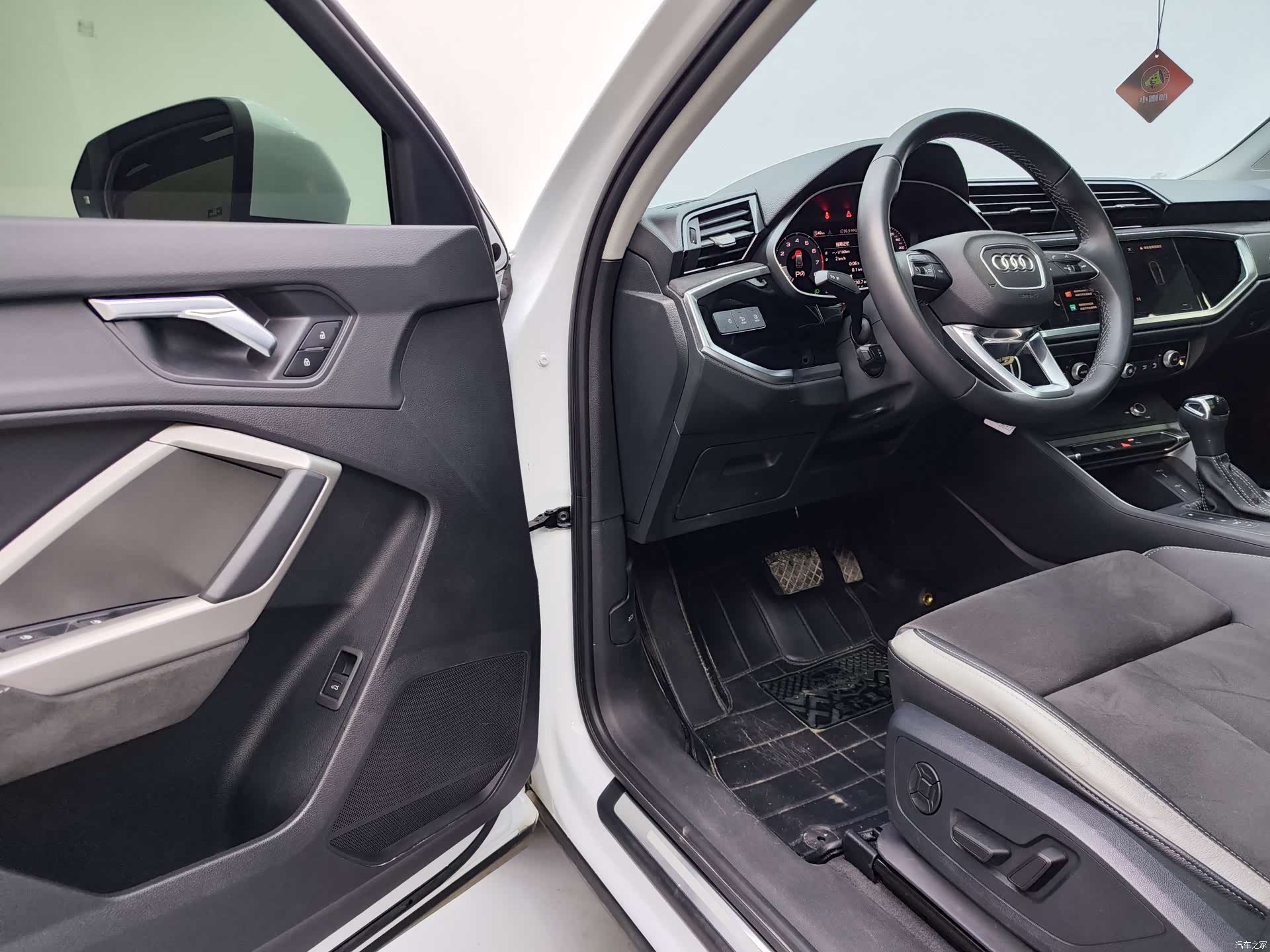 Audi Q3, 2022 12