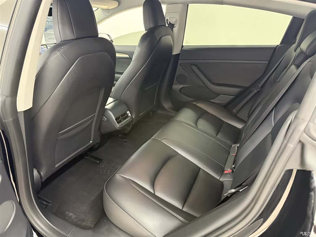 Tesla Model 3, 2023 13