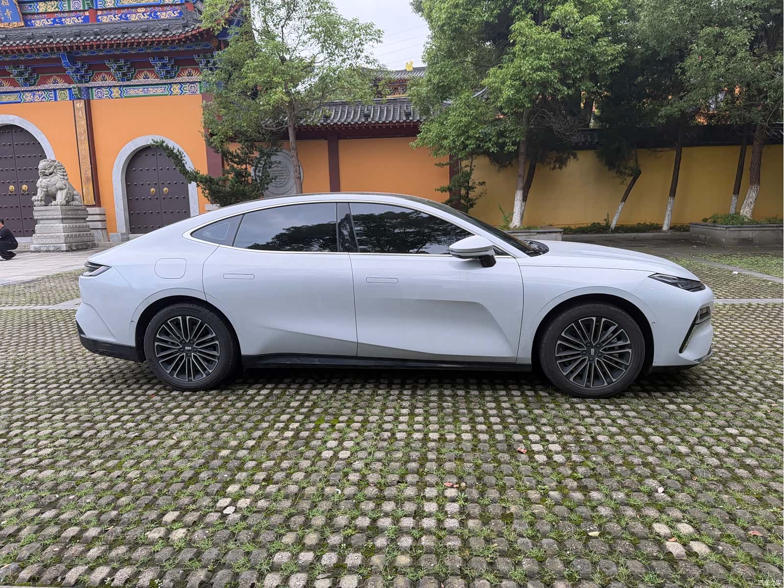 Geely 8, 2025 4
