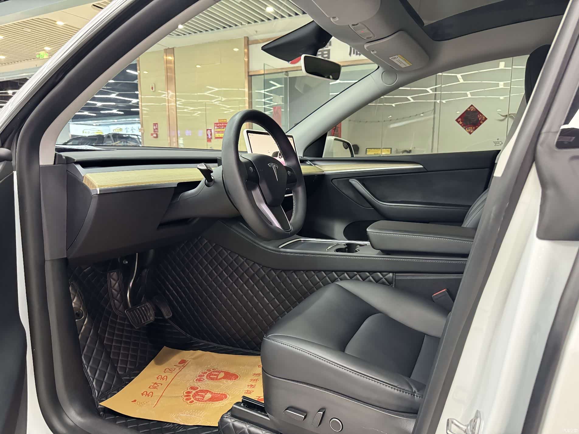 Tesla Model Y, 2023 7