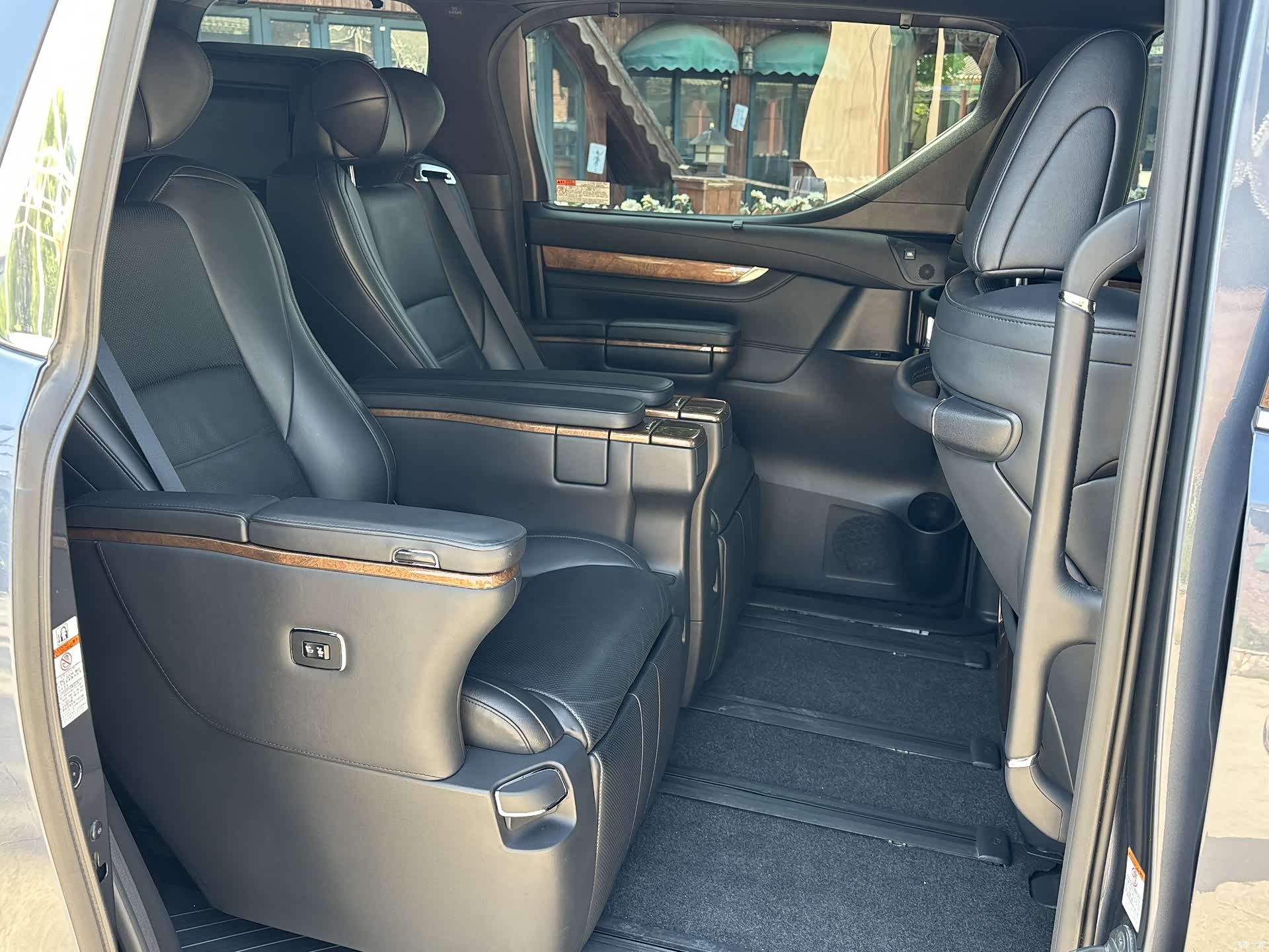 Toyota Alphard, 2017 22