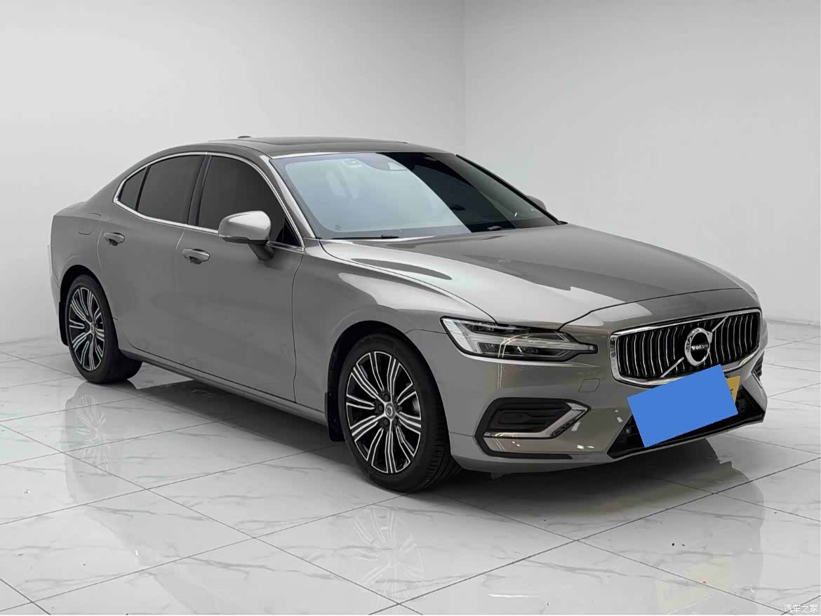 Volvo S60, 2022 3