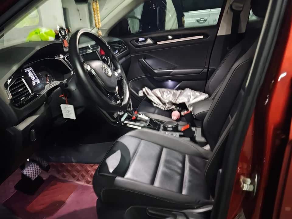 Volkswagen T-ROC exploring Songs