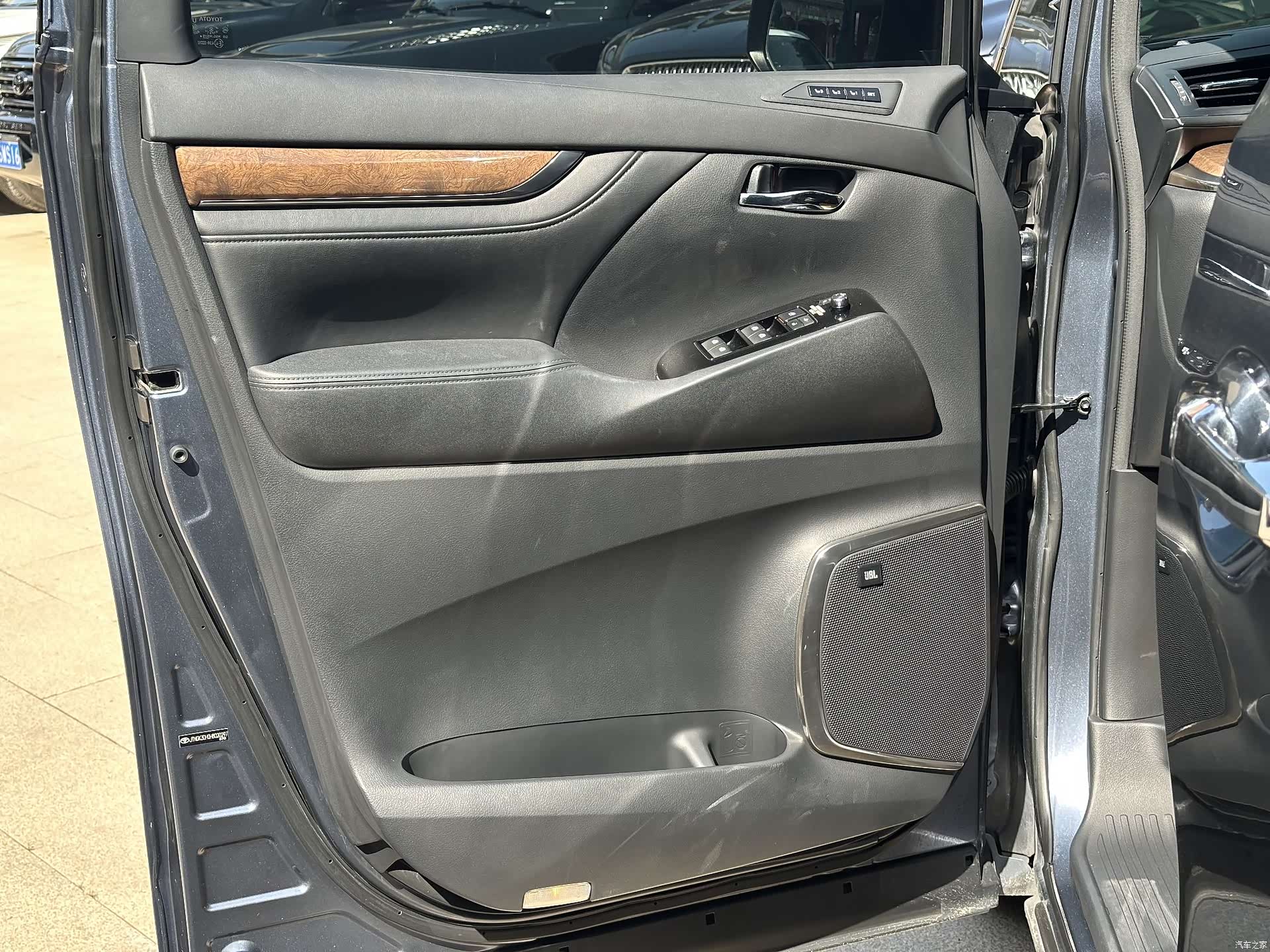 Toyota Alphard, 2017 8