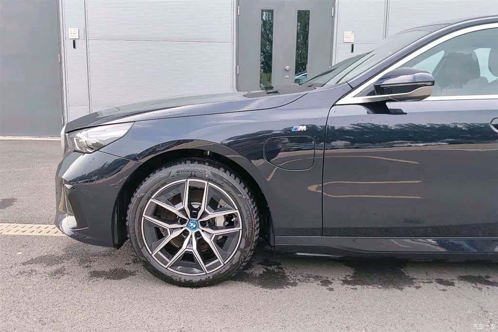 BMW i5, 2025 6