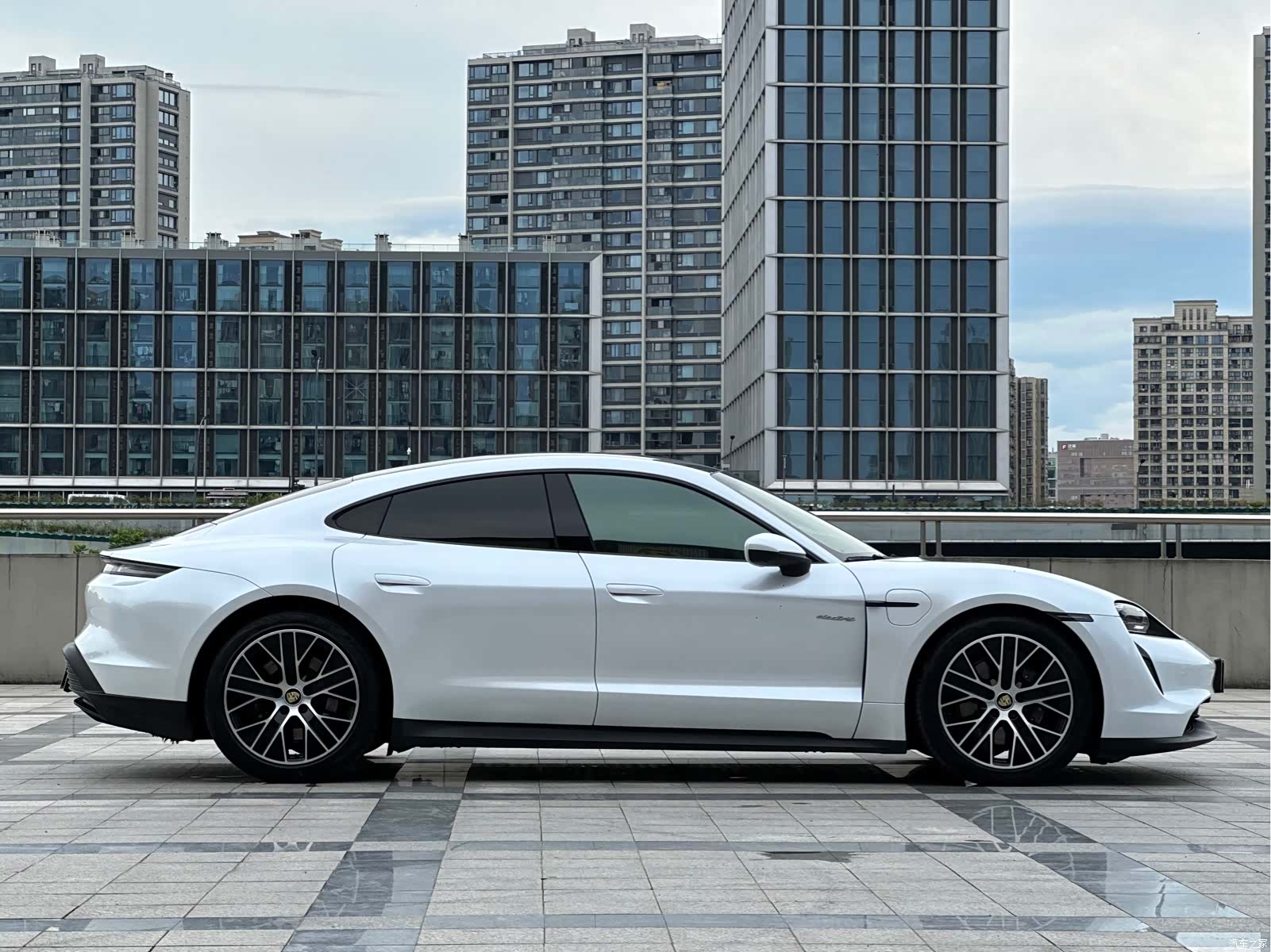 Porsche Taycan, 2021 7