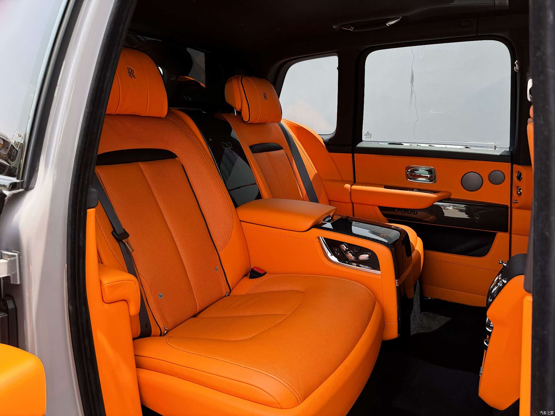 Rolls-Royce Cullinan, 2023 7