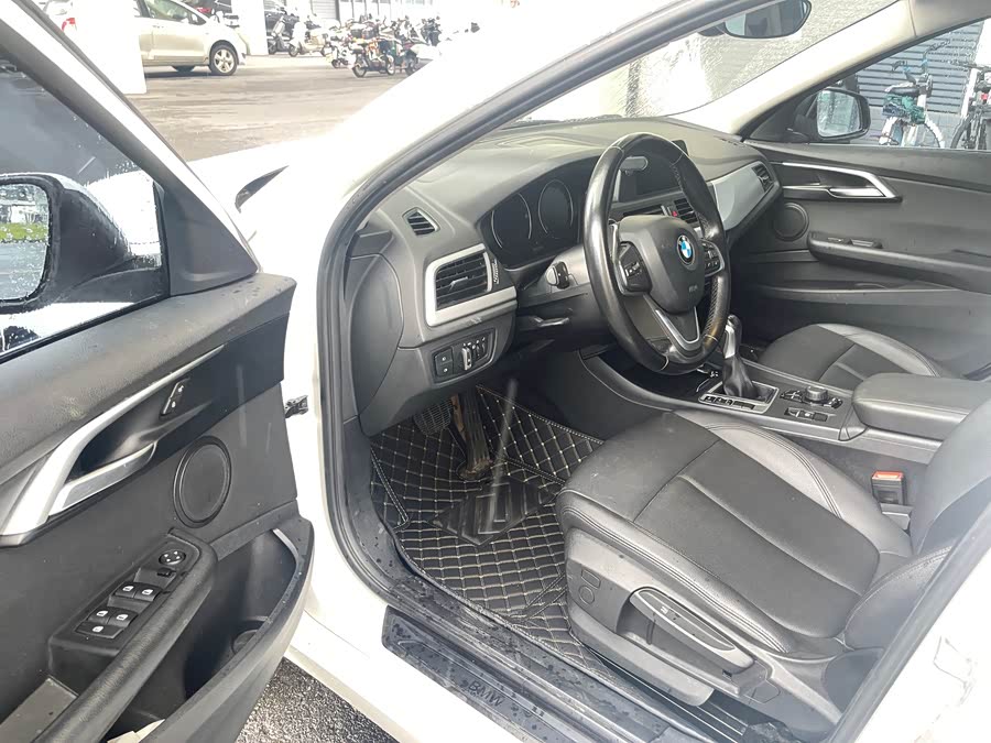 BMW 1 Series 2019, фото 7
