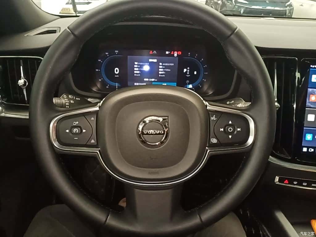 Volvo S60, 2025 11