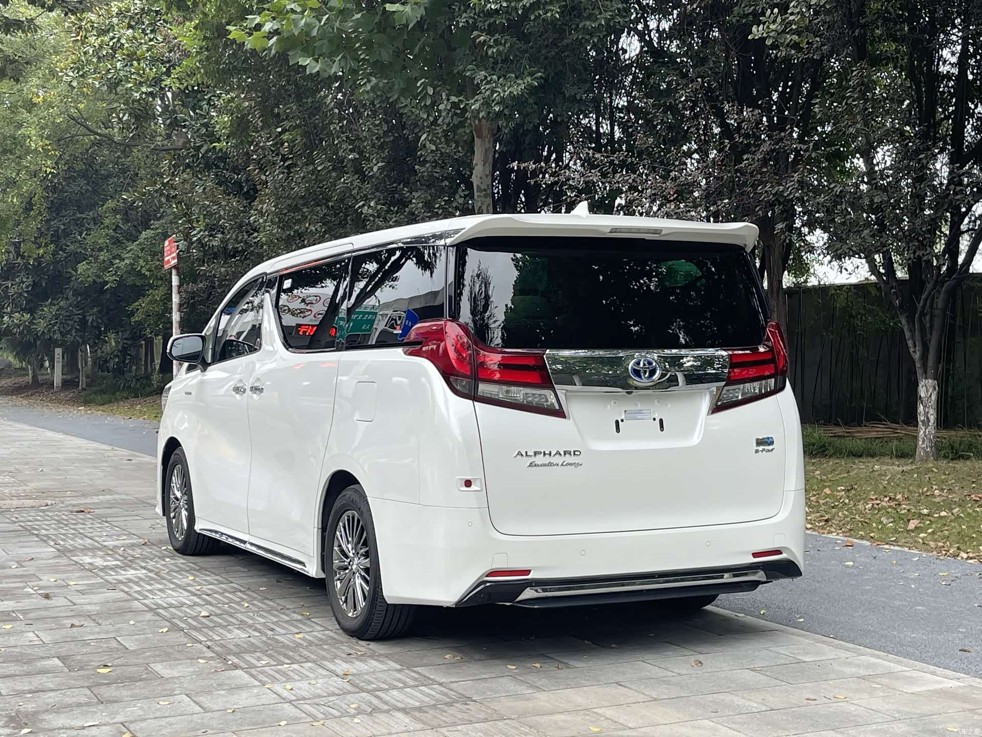 Toyota Vellfire, 2022 8