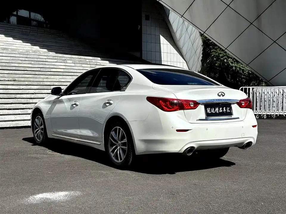 Infiniti Q50L