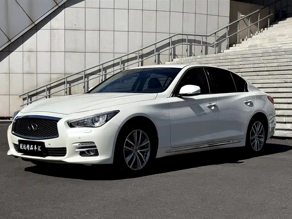 Infiniti Q50L