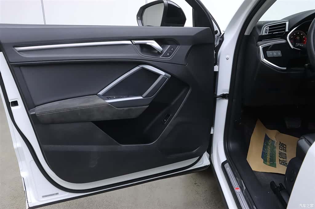 Audi Q3, 2022 11