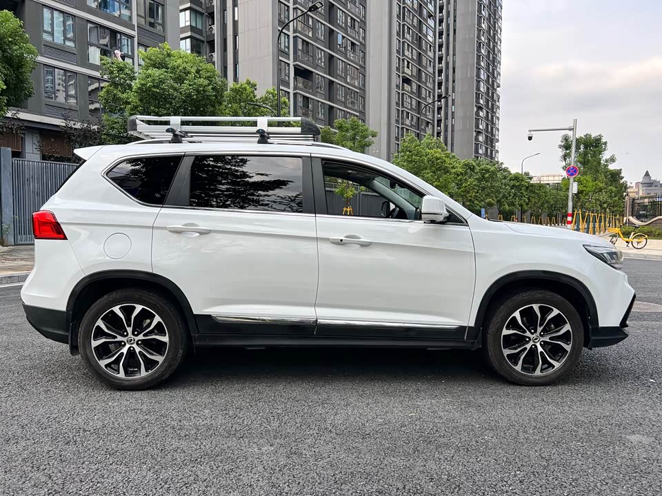 Forthing Jingyi X5 Forthing Jingyi X5