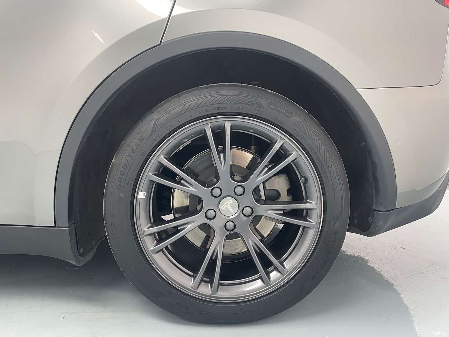 Tesla Model Y, 2024 19