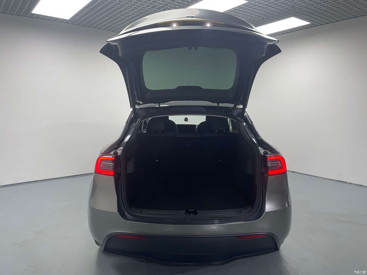 Tesla Model Y, 2024 18